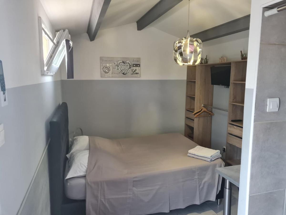 アルルChambre Cosy Avec Terrasseアパートメント エクステリア 写真